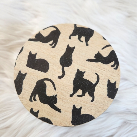 New Halloween Sand + Paws Soy Wax Blend 12 oz Candle - Cinammon Pumpkin - Picture 3 of 5